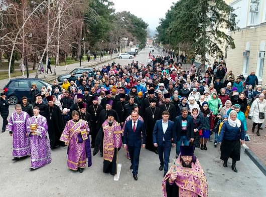 Сегодня по улицам нашего города прошел общеепархиальный крестный ход, посвященный дню памяти духовного покровителя Геленджика Димитрия Легейдо